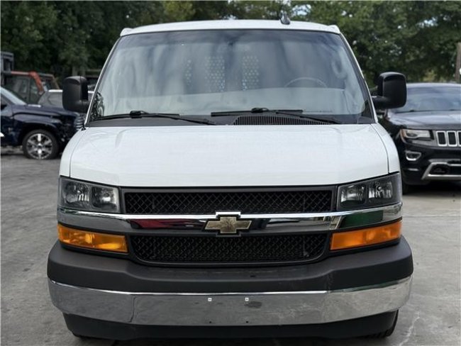 Salvage 1998 Chevrolet G 2500  in White