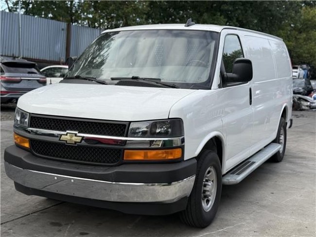 Salvage 1998 Chevrolet G 2500  in White