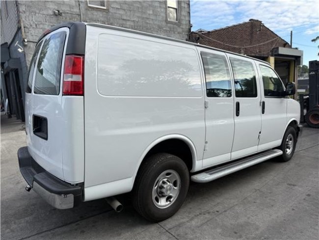 Salvage 1998 Chevrolet G 2500  in White