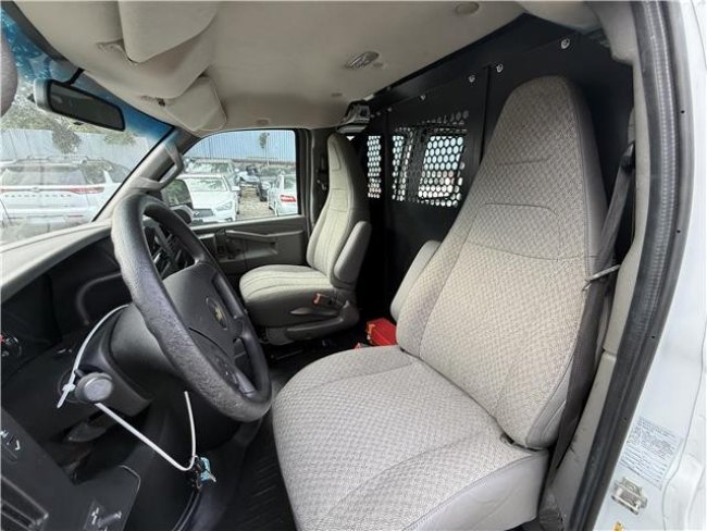Salvage 1998 Chevrolet G 2500  in White
