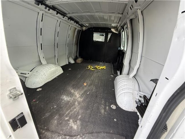 Salvage 1998 Chevrolet G 2500  in White