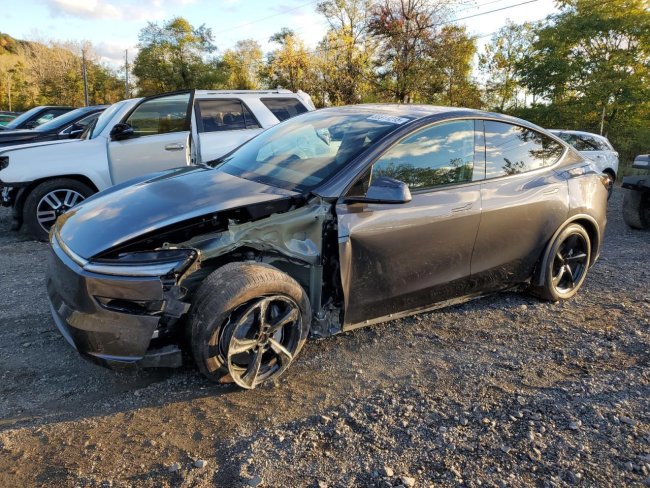 Salvage 2026 Tesla Model Y  in Black