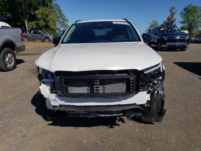 Salvage 2025 Volvo Xc40  in White