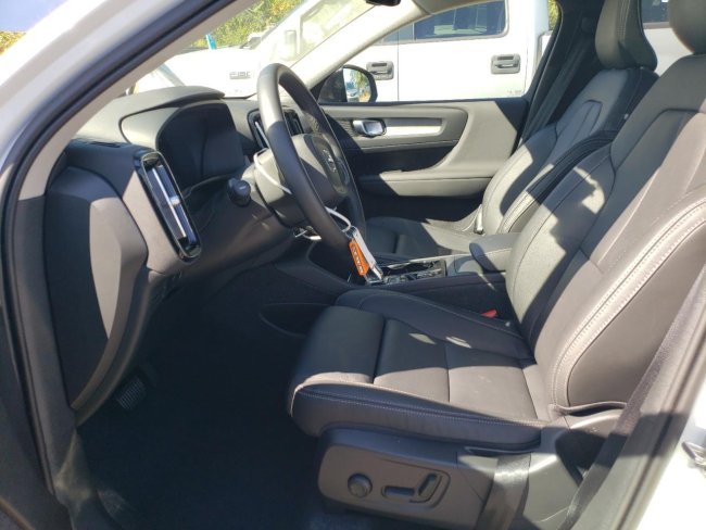 Salvage 2025 Volvo Xc40  in White