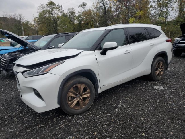 Salvage 2022 Toyota Highlander Hybrid Xle in White