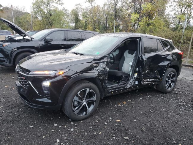 Salvage 2024 Chevrolet Trax 1rs in Black
