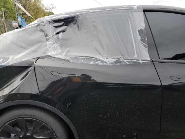 Salvage 2023 Tesla Model Y  in Черный