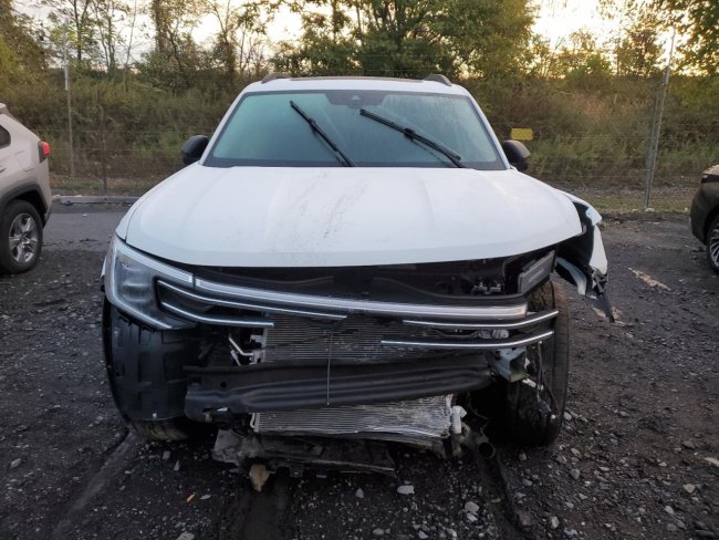 Salvage 2025 Volkswagen Atlas Peak Edition Se in White
