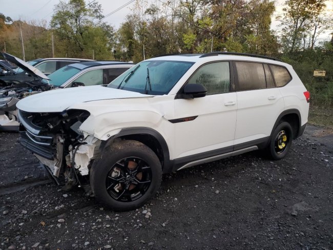Salvage 2025 Volkswagen Atlas Peak Edition Se in White
