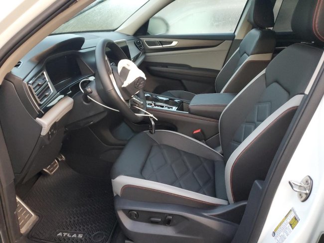 Salvage 2025 Volkswagen Atlas Peak Edition Se in White