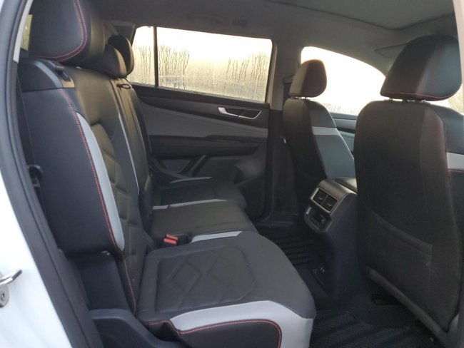 Salvage 2025 Volkswagen Atlas Peak Edition Se in White