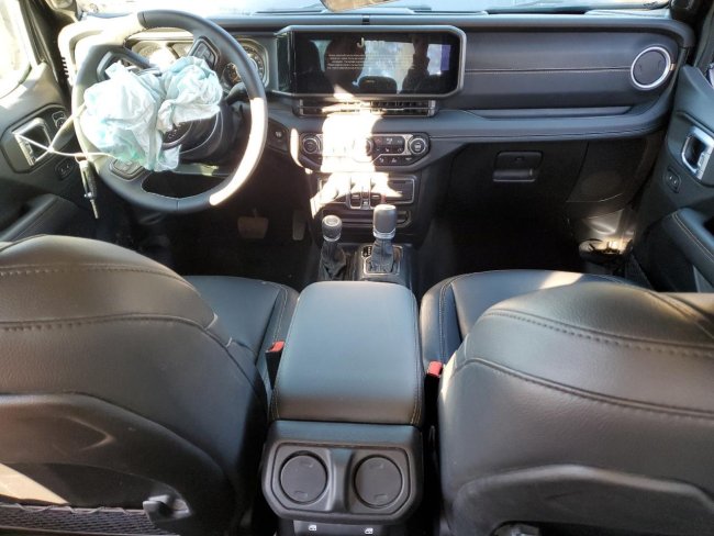 Salvage 2025 Jeep Gladiator  in Gray