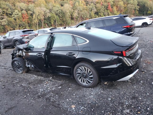 Salvage 2025 Hyundai Sonata Hybrid in Black