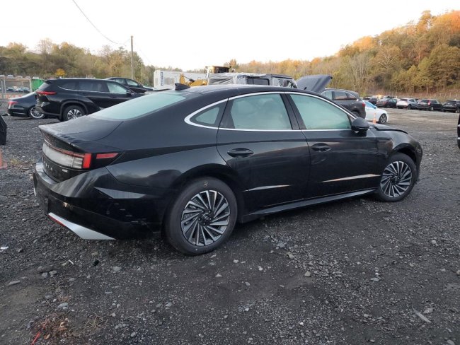 Salvage 2025 Hyundai Sonata Hybrid in Black