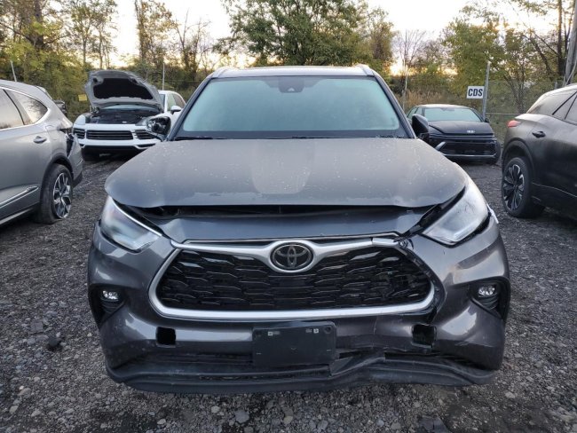 Salvage 2024 Toyota Highlander  in Gray