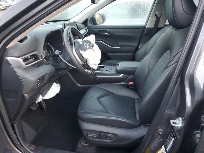 Salvage 2024 Toyota Highlander  in Gray