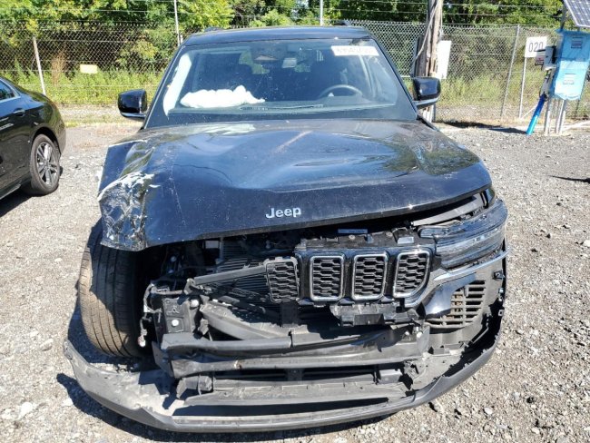 Salvage 2023 Jeep Grand Cherokee Limited in Black