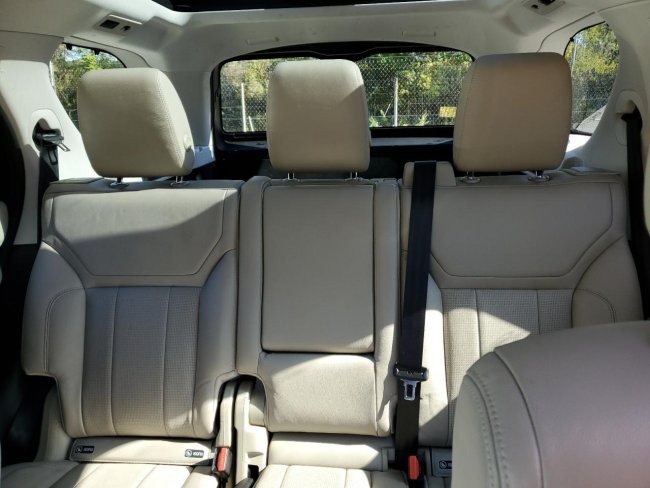 Salvage 2017 Land Rover Discovery Hse in Black