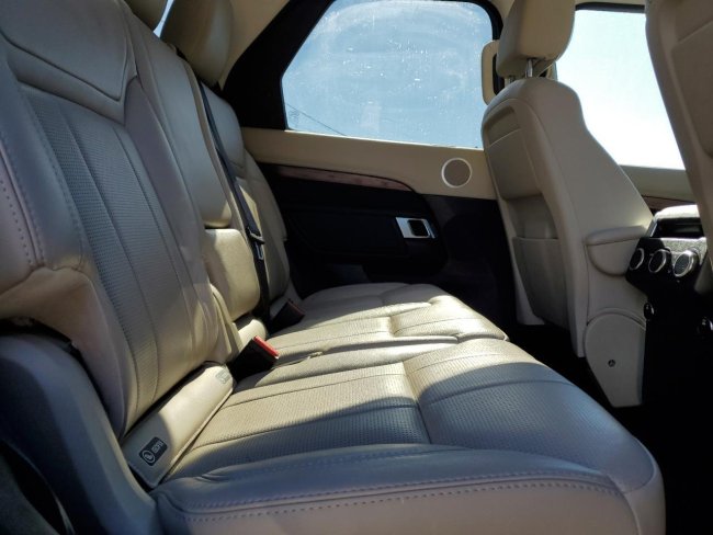 Salvage 2017 Land Rover Discovery Hse in Black