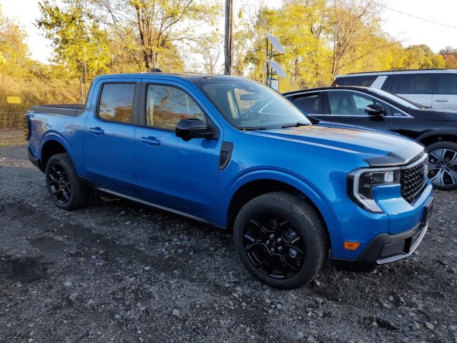 Salvage 2025 Ford Maverick Lariat in Blue