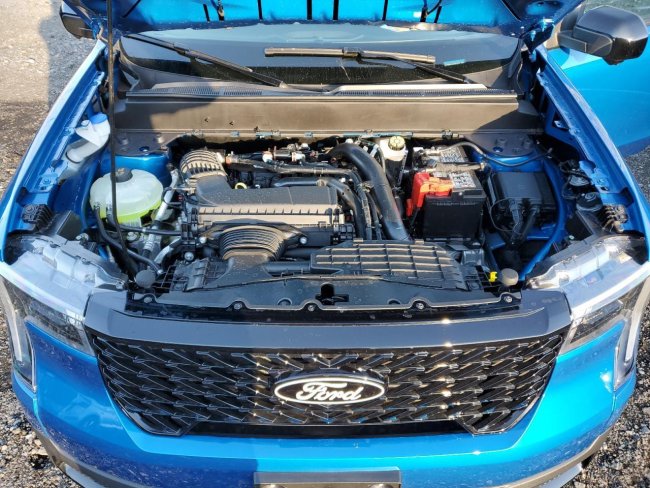 Salvage 2025 Ford Maverick Lariat in Blue