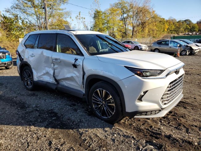 Salvage 2025 Toyota Grand Highlander Platinum in White