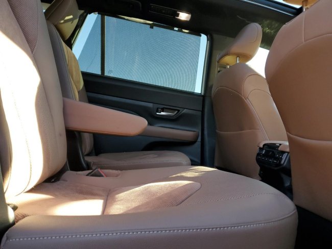 Salvage 2025 Toyota Grand Highlander Platinum in White