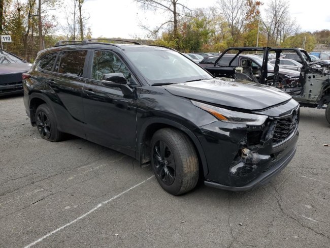 Salvage 2024 Toyota Highlander Hybrid Xle in Black
