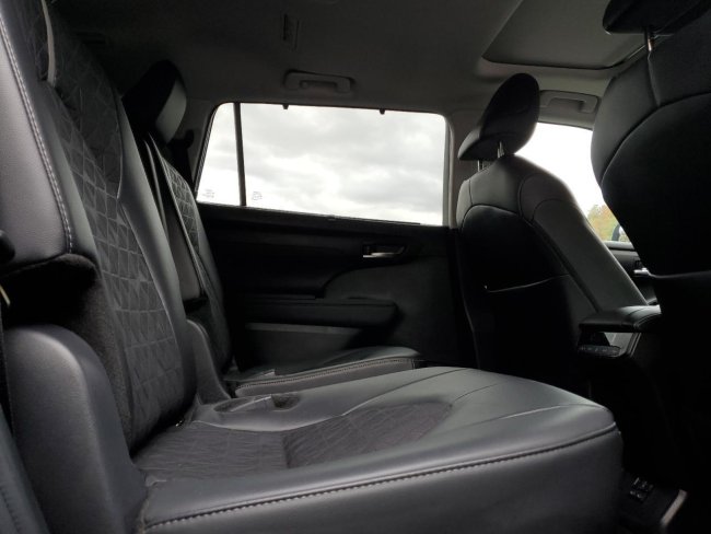 Salvage 2024 Toyota Highlander Hybrid Xle in Black
