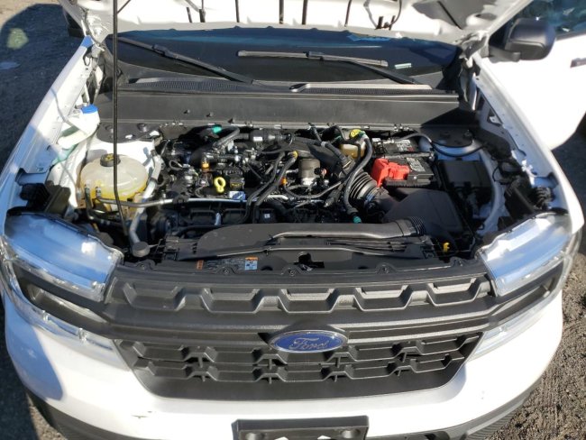 Salvage 2024 Ford Maverick  in Белый