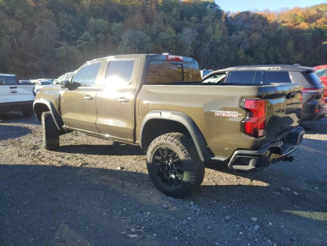 Salvage 2023 Chevrolet Colorado Trail Boss in Коричневый