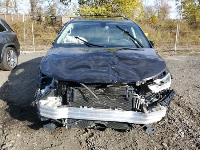 Salvage 2022 Chrysler Pacifica Touring L in Черный