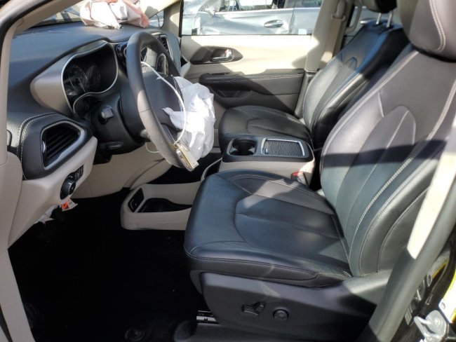 Salvage 2022 Chrysler Pacifica Touring L in Черный