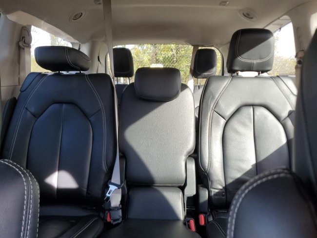 Salvage 2022 Chrysler Pacifica Touring L in Черный