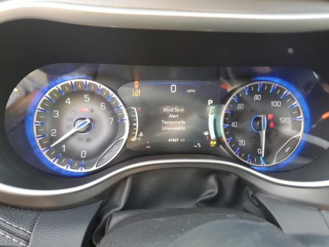 Salvage 2022 Chrysler Pacifica Touring L in Черный