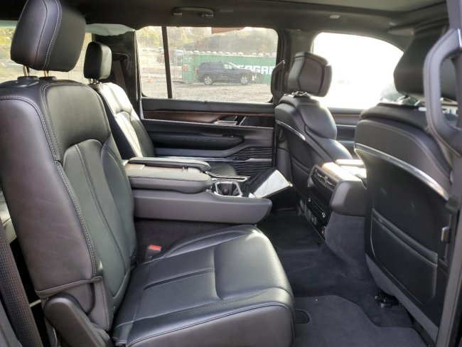 Salvage 2023 Jeep Grand Wagoneer L  in Черный