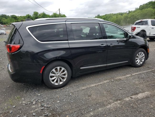 Salvage 2018 Chrysler Pacifica Touring L in Gray