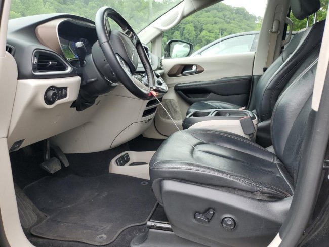 Salvage 2018 Chrysler Pacifica Touring L in Gray