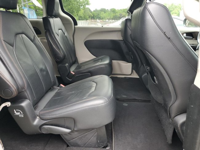 Salvage 2018 Chrysler Pacifica Touring L in Gray