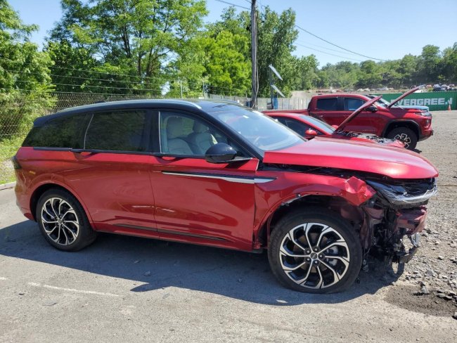 Salvage 2025 Lincoln Nautilus  in Burgundy