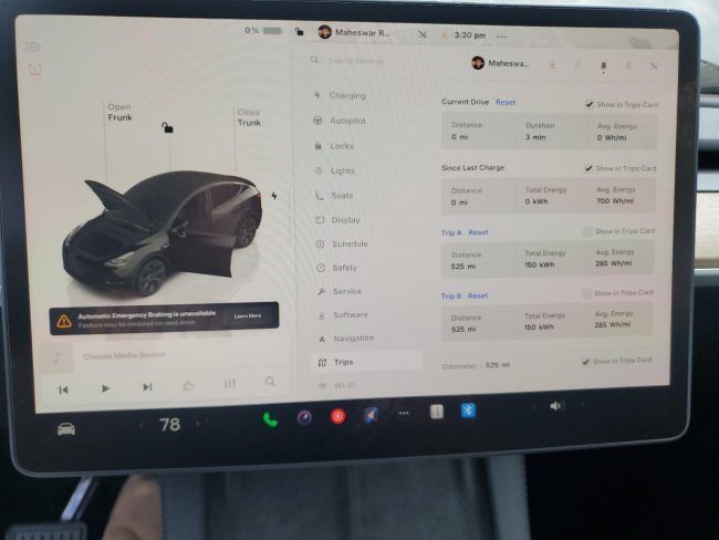 Salvage 2025 Tesla Model Y  in Black
