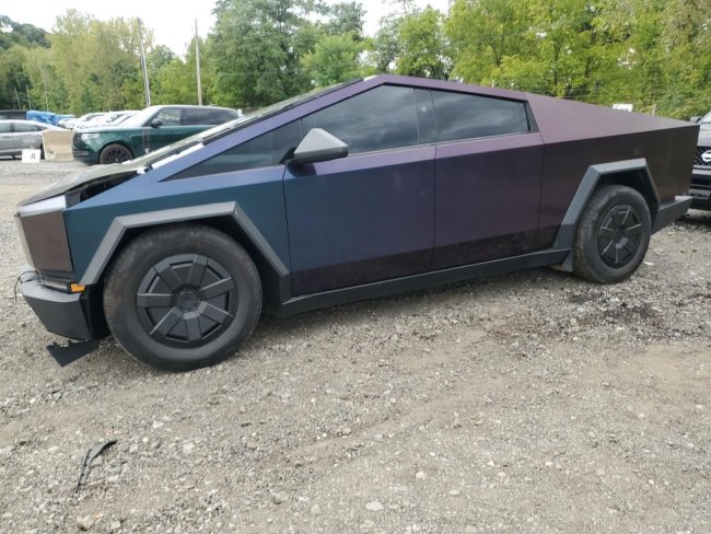 Salvage 2024 Tesla Cybertruck  in Gray