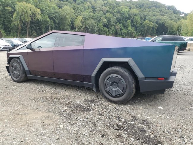 Salvage 2024 Tesla Cybertruck  in Gray