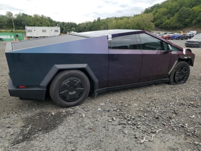 Salvage 2024 Tesla Cybertruck  in Gray