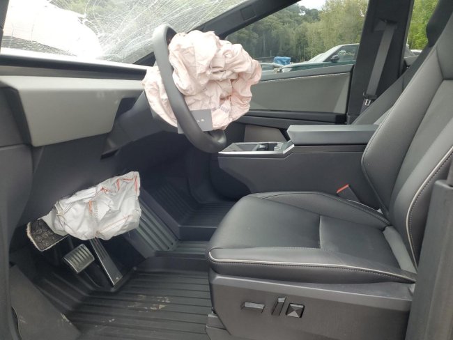 Salvage 2024 Tesla Cybertruck  in Gray