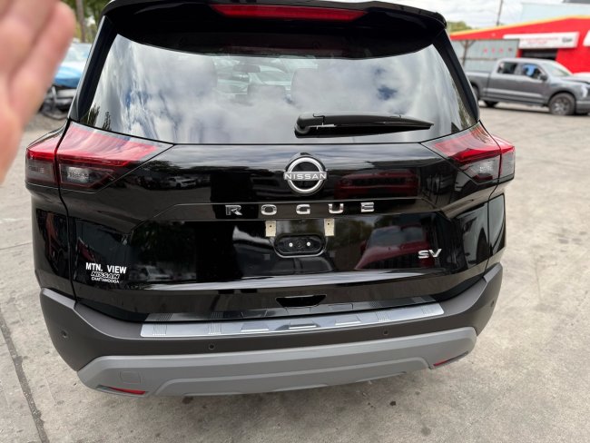 Salvage 2023 Nissan Rogue Sv in Black