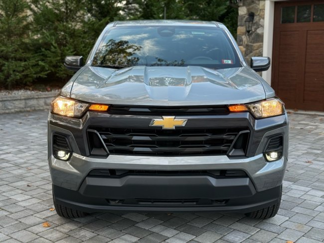 Salvage 2024 Chevrolet Colorado Lt in Gray