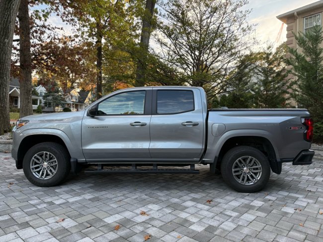 Salvage 2024 Chevrolet Colorado Lt in Gray