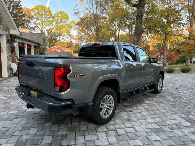 Salvage 2024 Chevrolet Colorado Lt in Gray