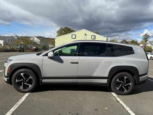 Salvage 2026 Hyundai Ioniq 9 Se Awd in Gray